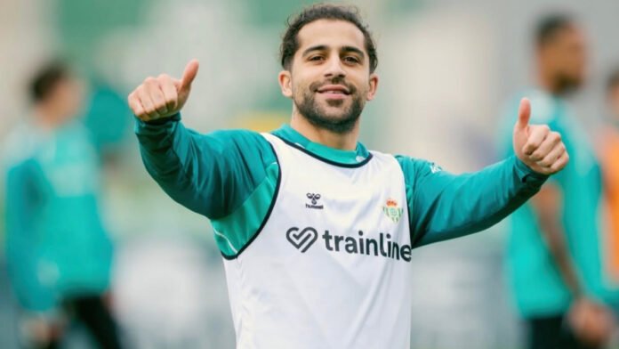 ديربي الأندلس: ريكاردو رودريجيز يؤكد تكافؤ الفرص في قمة بيتيس وإشبيلية