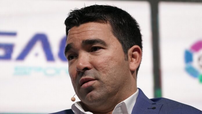 برشلونة يضم أليكس جونزاليس بأوامر ديكو لتعزيز الهجوم