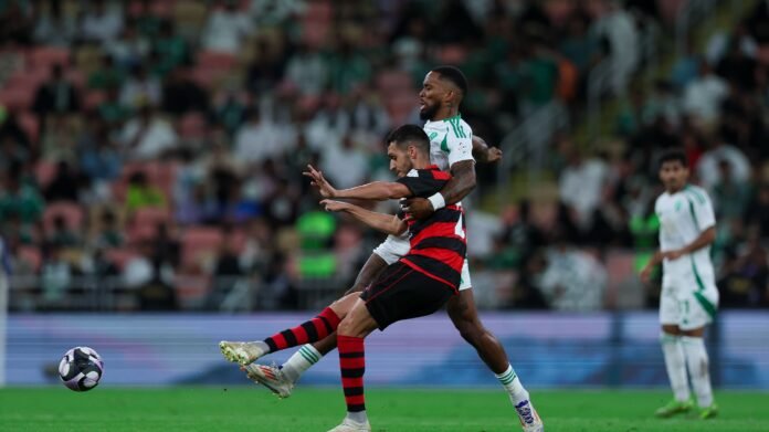 لاعب يرفض الاستبدال في مباراة الأهلي والرياض: واقعة غريبة في دوري روشن