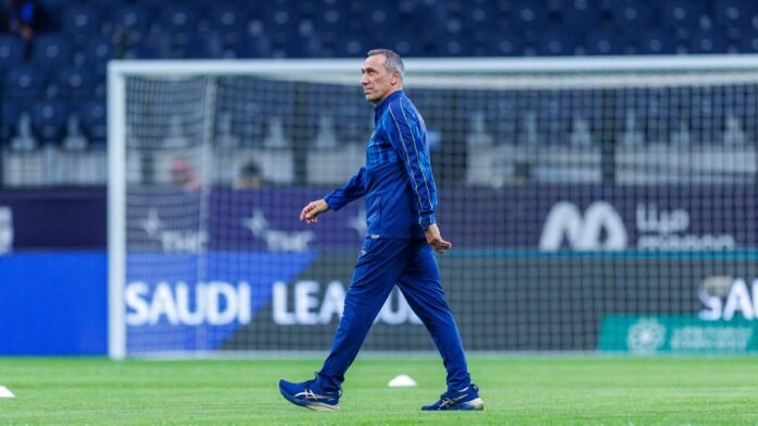 مدرب الخليج يهاجم حكم الاتحاد: هل أنت مستريح؟