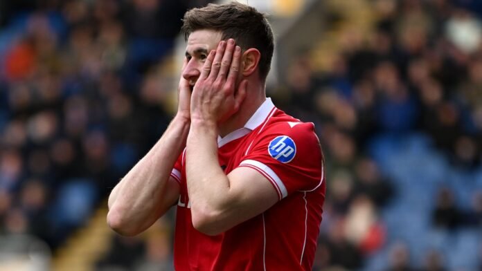 إصابة شييف في ريكسهام: ضربة قوية لآمال الصعود للدوري الممتاز