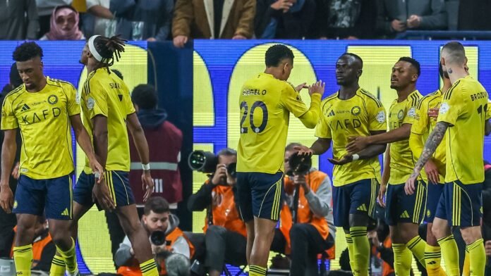 لاعب النصر يتسلم جائزته بطريفة بسبب الغياب: الهدف الأفضل في دوري روشن
