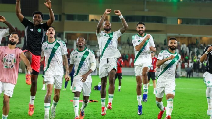 الأهلي يواصل صدارته بتسجيل كيسي لهدف الفوز على ضمك