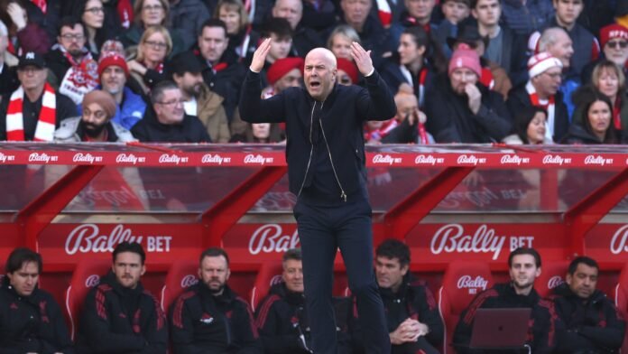 أزمة أستون فيلا المالية تفتح الباب لليفربول لضم لاعبين