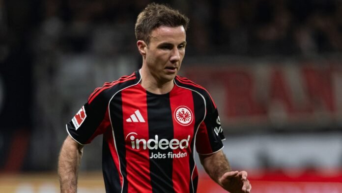 ماريو غوتزه يقرر البقاء مع آينتراخت فرانكفورت رغم استبعاده