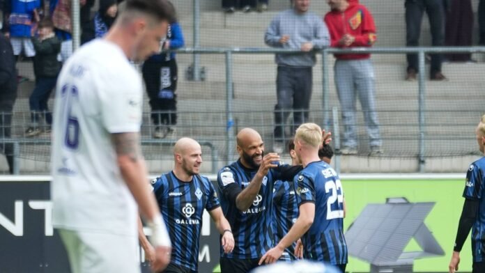 هدف وهمي بالدوري الثالث: تساؤلات حول تأهيل الحكم بعد هدف بويد المثير للجدل