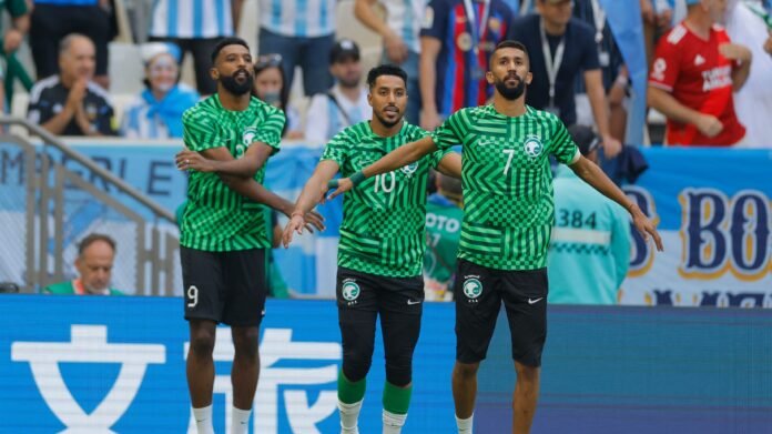 إصابة سالم الدوسري تثير الجدل: هل سلمان الفرج السبب؟