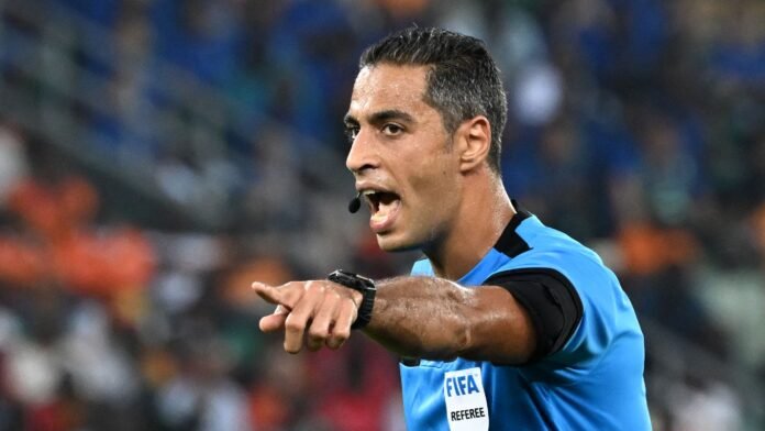 أمين عمر: جدل تحكيمي في الهلال والنجمة.. طرد ورفض ركلتي جزاء