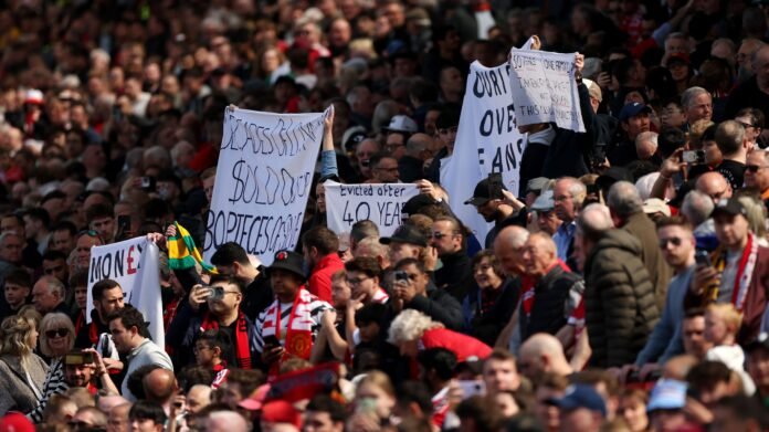 مانشستر يونايتد يبرر زيادة أسعار التذاكر بضرورة المنافسة