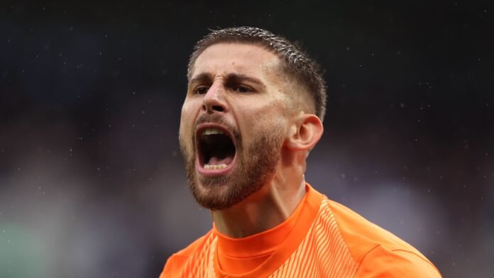 الدوري الإنجليزي يحذف فيديو فيكاريو: غضب الجماهير وتزايد الضغط على توتنهام