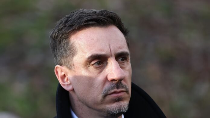 مانشستر يونايتد: جاري نيفيل يحذر من استمرار مايكل كاريك كمدرب