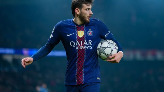 كفاراتشيليا: المقارنة بميسي صعبة.. باريس سان جيرمان عالمي!