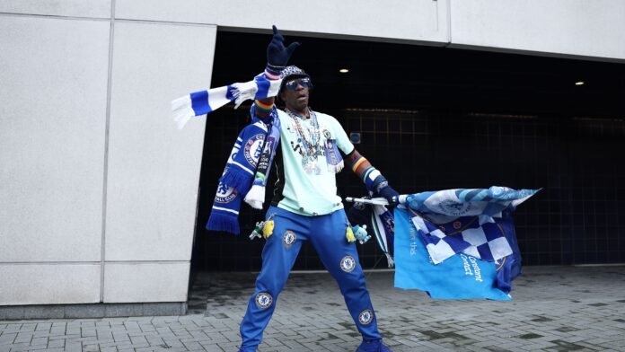 مشجع تشيلسي يطرد من مباراة إنجلترا للسيدات ضد أيسلندا