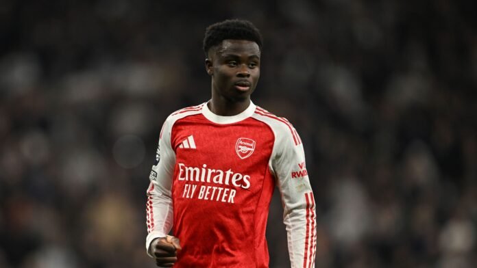 بوكايو ساكا ينافس على الكرة الذهبية: نجم أرسنال يتحدى كين ورايس