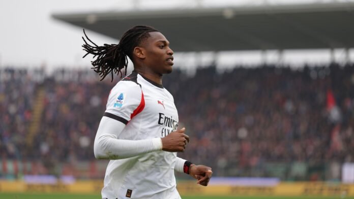 ليو يقرر عقده مع ميلان في أسابيع.. شرط ضخم يعيق الاتفاق