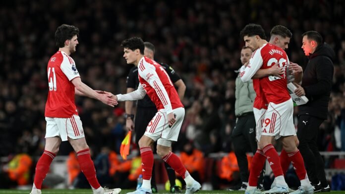 آرسنال يكسر رقم مانشستر يونايتد التاريخي بهزيمة تشيلسي (2-1)