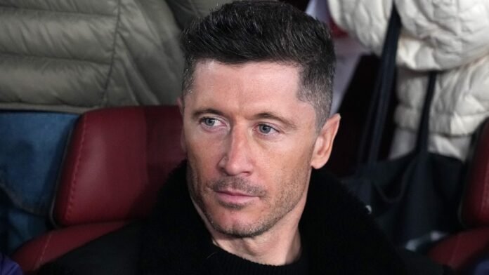 ليفاندوفسكي والمغرب وإنييستا: أخبار الانتقالات وقرارات حاسمة