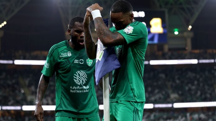 إيفان توني يحتفل بـ سامبا فينيسيوس وهدفه يقود الأهلي لصدارة الدوري