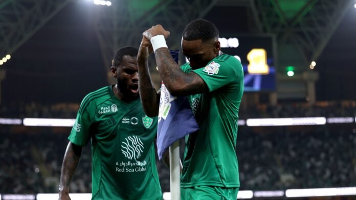 إيفان توني يوضح سبب احتفاله المثير للجدل: بطلب من ابني!