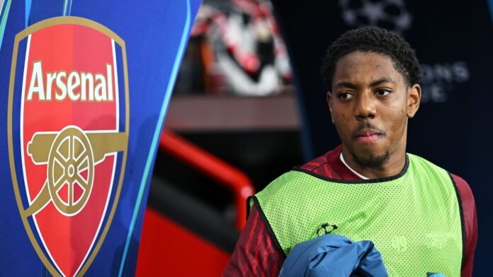 مانشستر يونايتد يضع عينه على مايلز لويس-سكيلي لتعزيز خط الدفاع