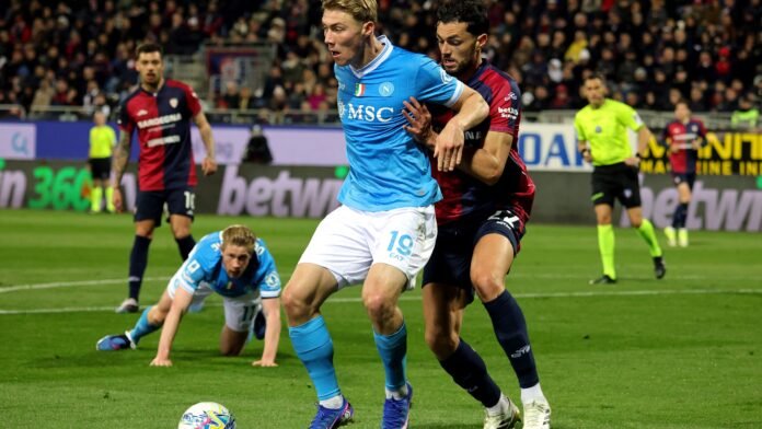 مينا ضد هوجلوند: اتهامات باللعب العنيف والسلوك غير الرياضي