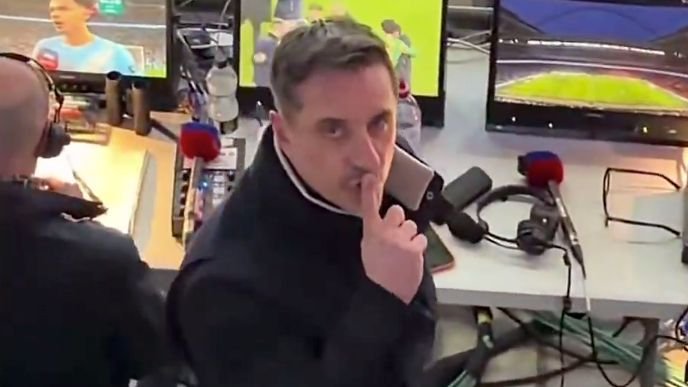 غاري نيفيل يواجه مشجع سيتي: 